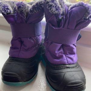 Size 7 Toddler girl snow boots in purple by Kamik